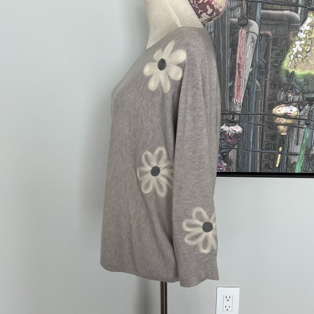 Aaeda Gray with Floral Applique Batwing Sweater L - Picture 3 of 6